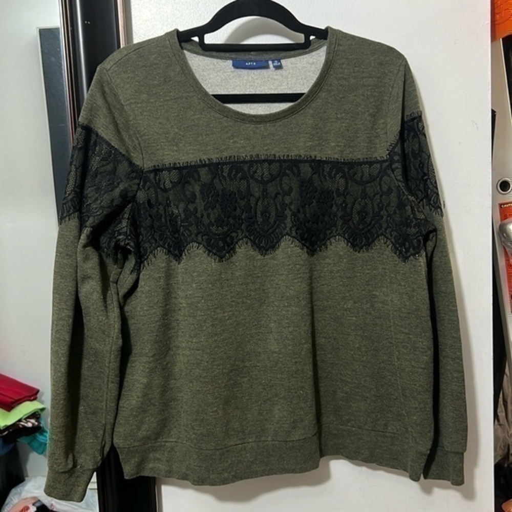 Apt.9  green with black lace sweater size extra large